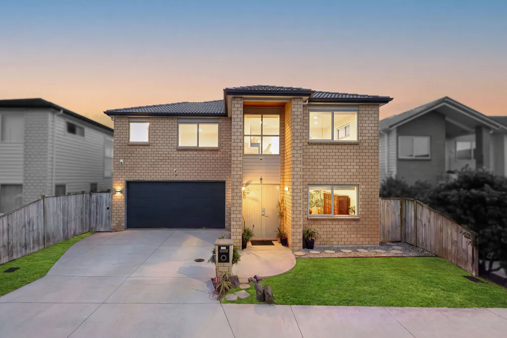 Photos of 31 Rosewell Crescent