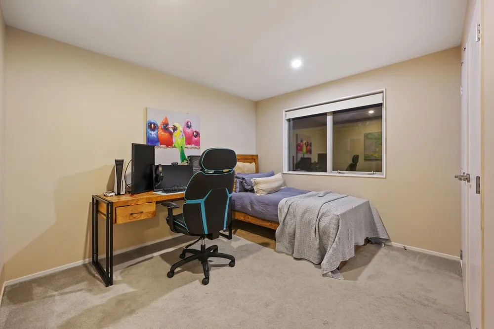 Photos of 31 Rosewell Crescent
