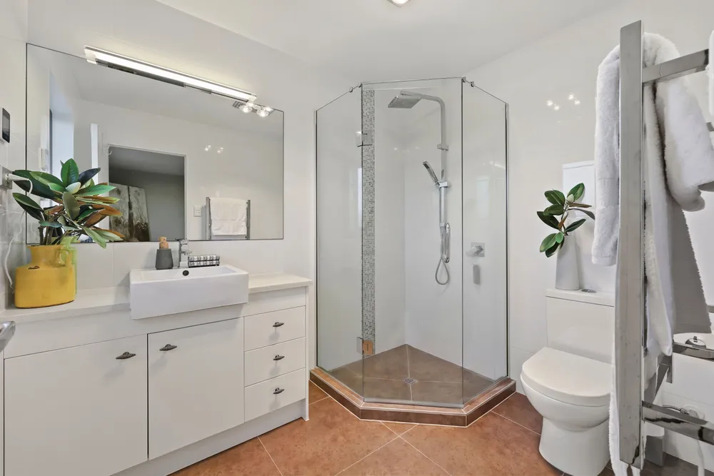 Photos of 31 Rosewell Crescent