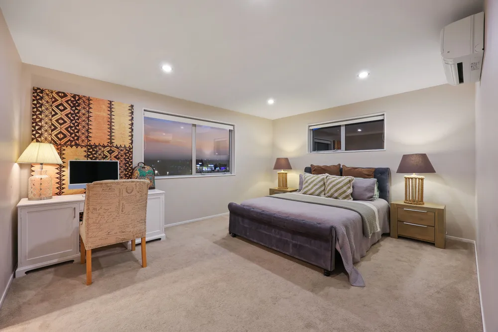 Photos of 31 Rosewell Crescent