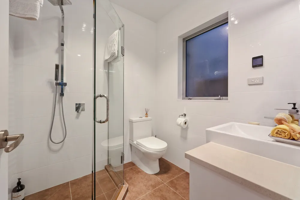 Photos of 31 Rosewell Crescent
