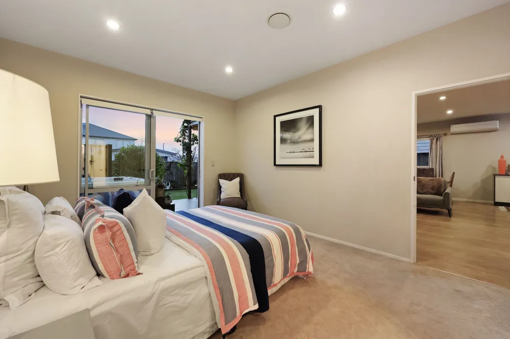 Photos of 31 Rosewell Crescent