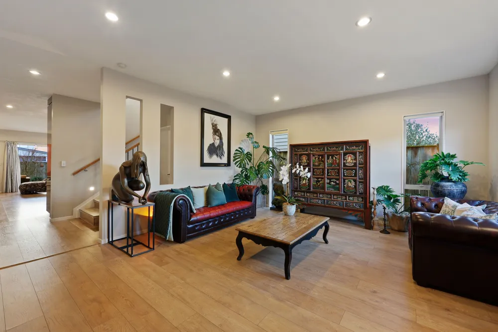 Photos of 31 Rosewell Crescent