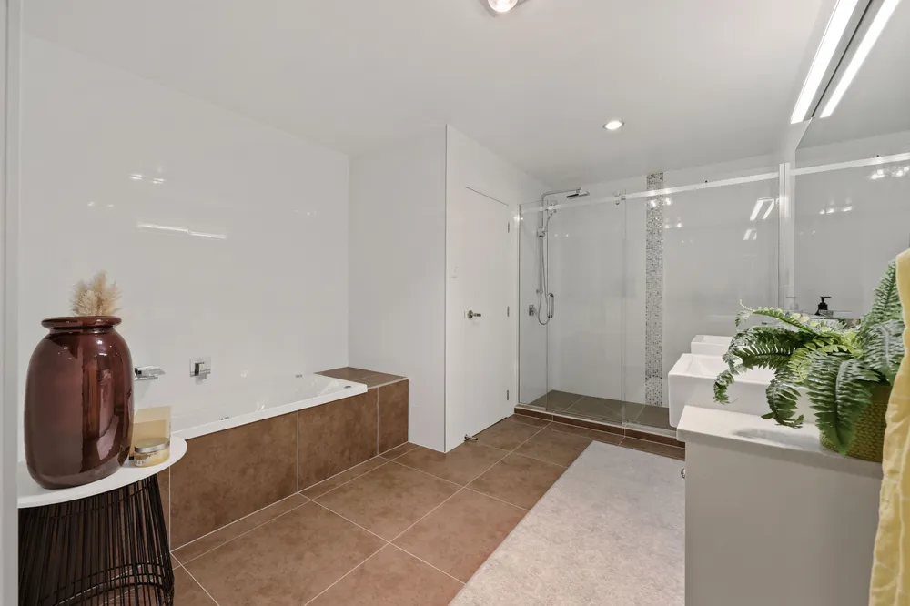 Photos of 31 Rosewell Crescent