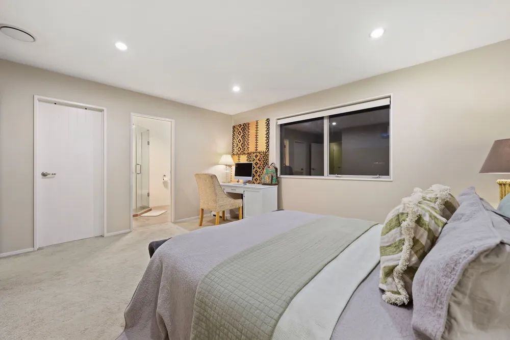 Photos of 31 Rosewell Crescent