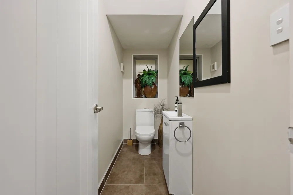 Photos of 31 Rosewell Crescent