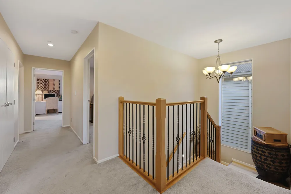 Photos of 31 Rosewell Crescent