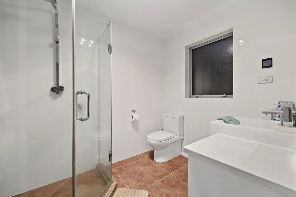 Photos of 31 Rosewell Crescent
