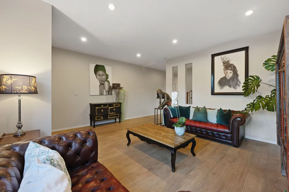 Photos of 31 Rosewell Crescent