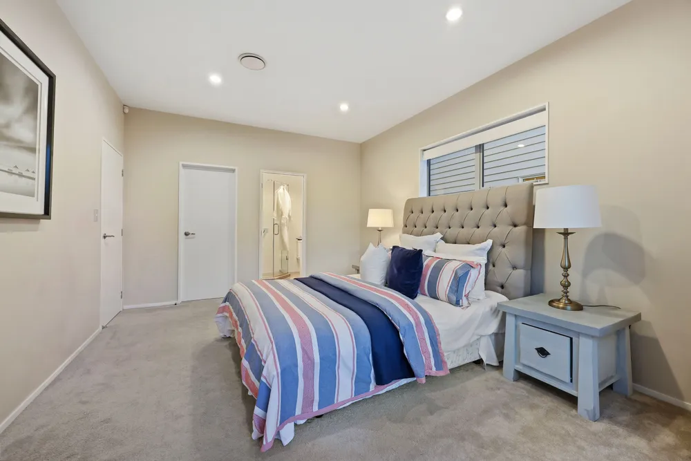Photos of 31 Rosewell Crescent