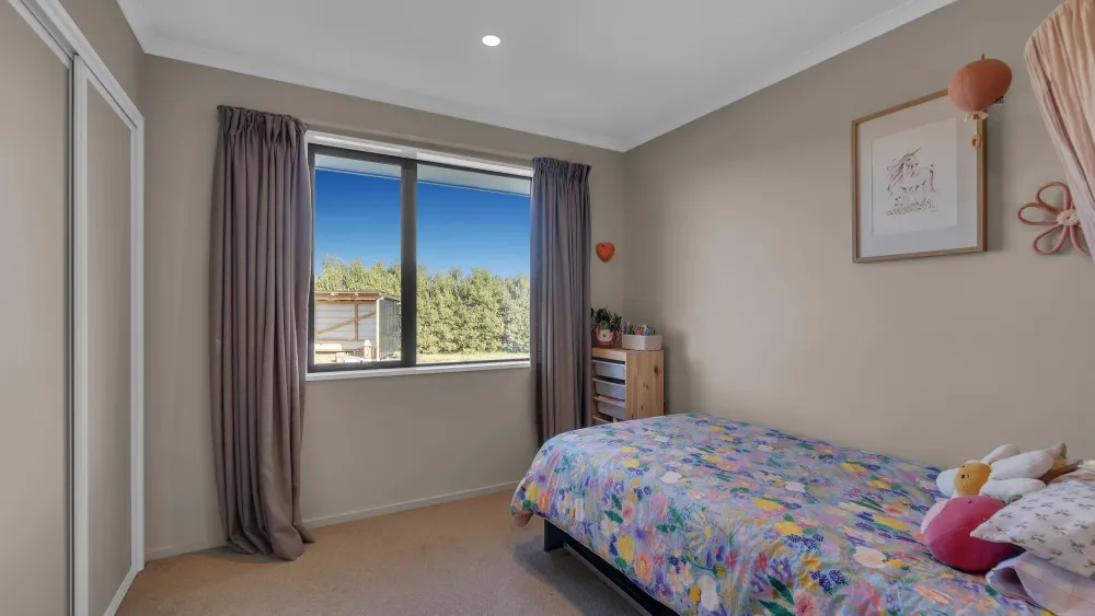 Photos of 14 Braeburn Crescent