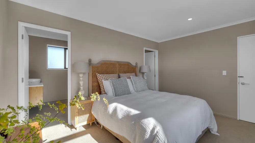 Photos of 14 Braeburn Crescent