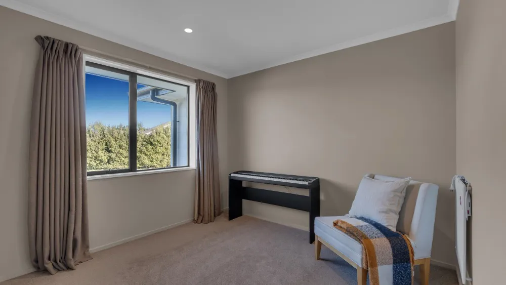 Photos of 14 Braeburn Crescent