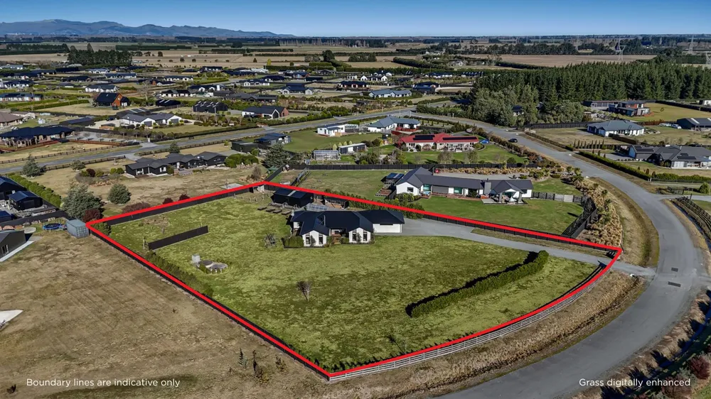 Photos of 14 Braeburn Crescent