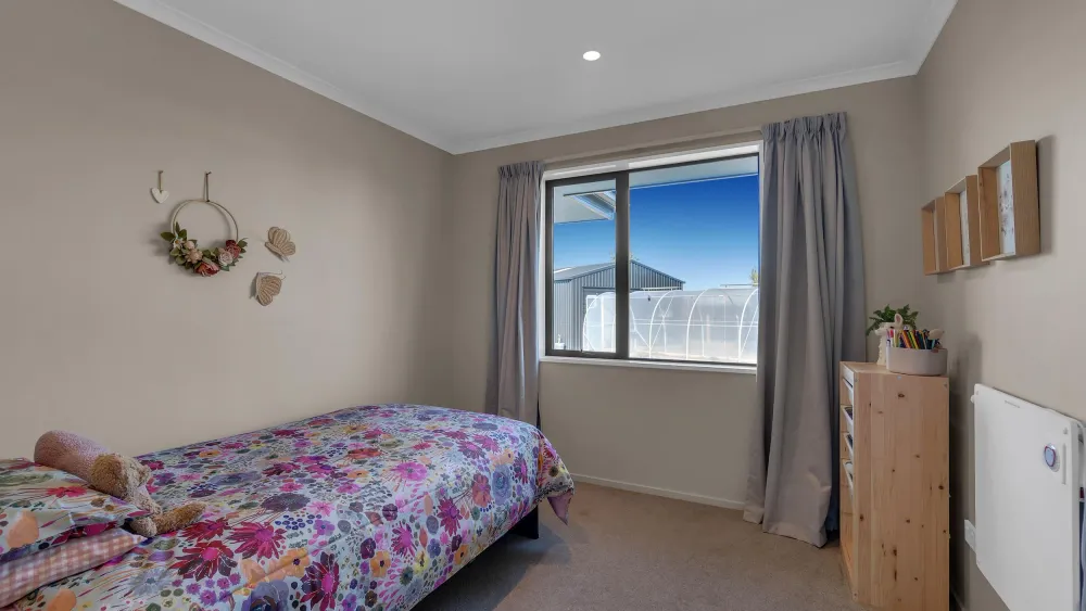 Photos of 14 Braeburn Crescent