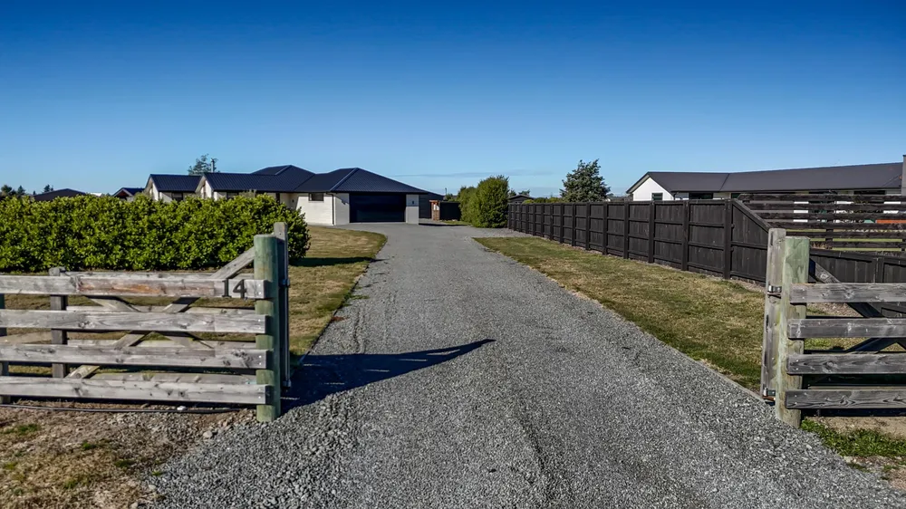 Photos of 14 Braeburn Crescent