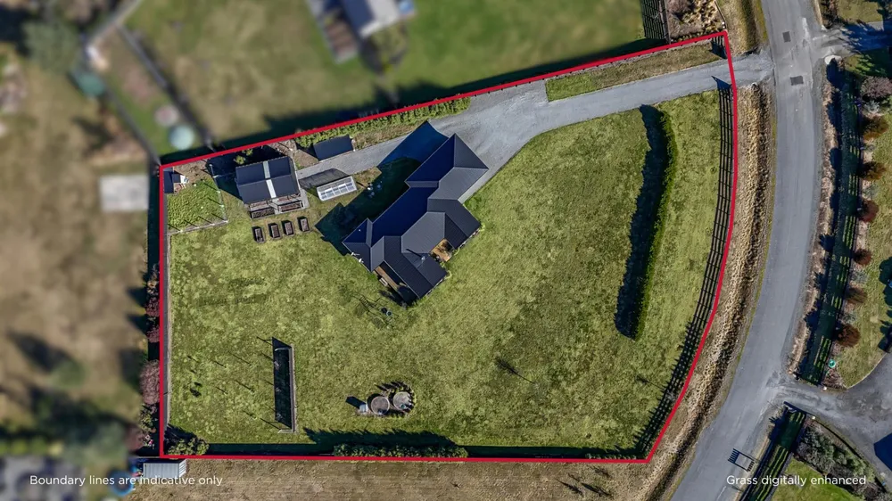 Photos of 14 Braeburn Crescent
