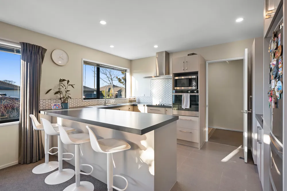 Photos of 37 Parklea Avenue