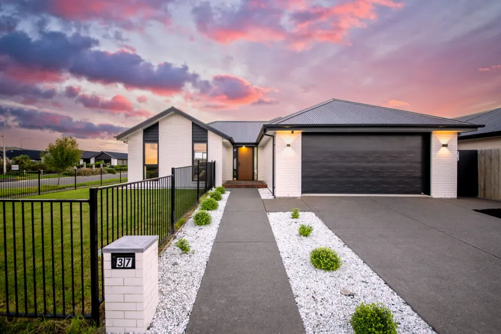 Photos of 37 Parklea Avenue