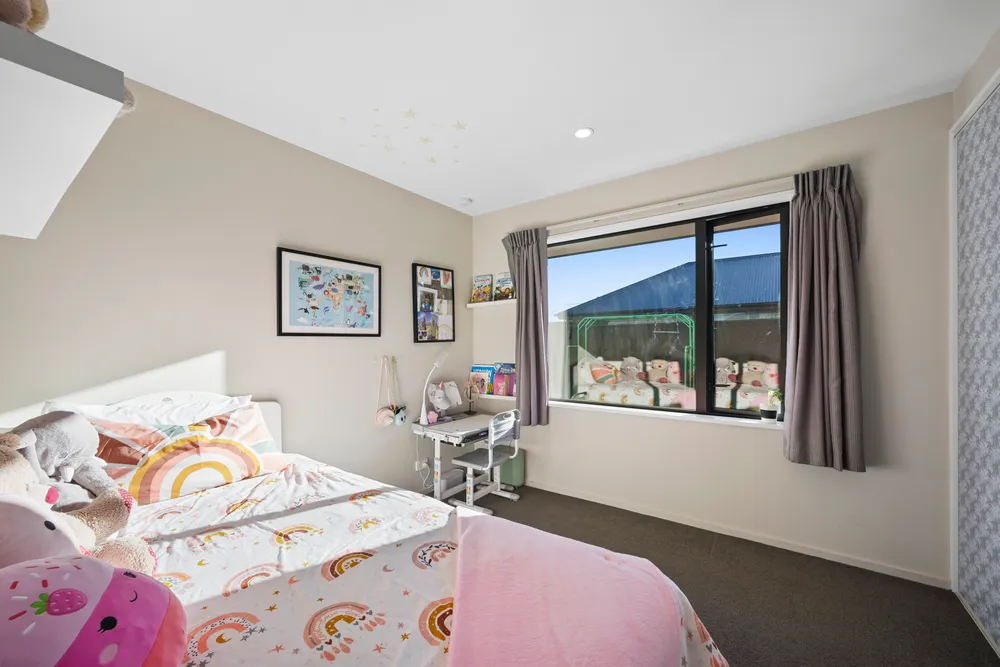 Photos of 37 Parklea Avenue