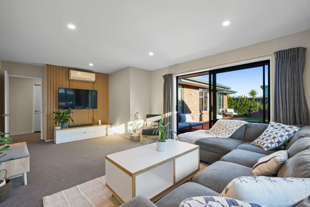 Photos of 37 Parklea Avenue