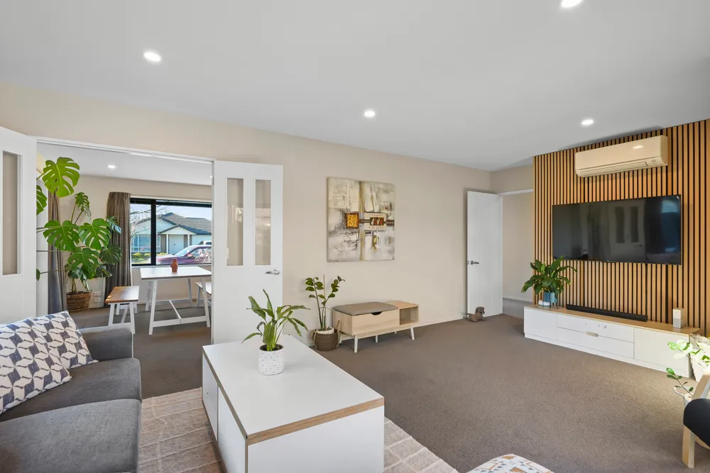 Photos of 37 Parklea Avenue
