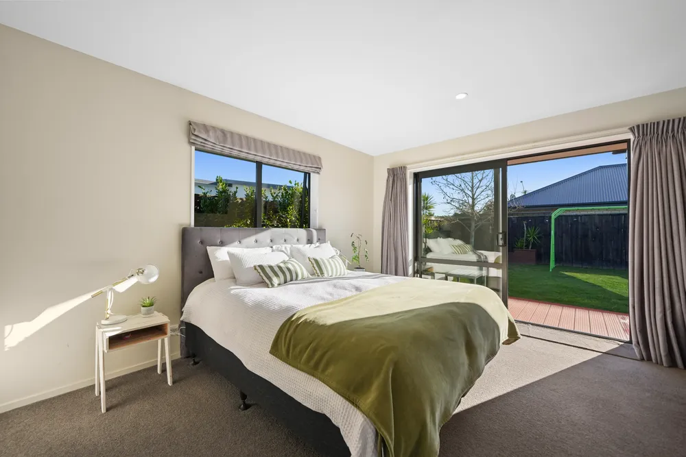 Photos of 37 Parklea Avenue