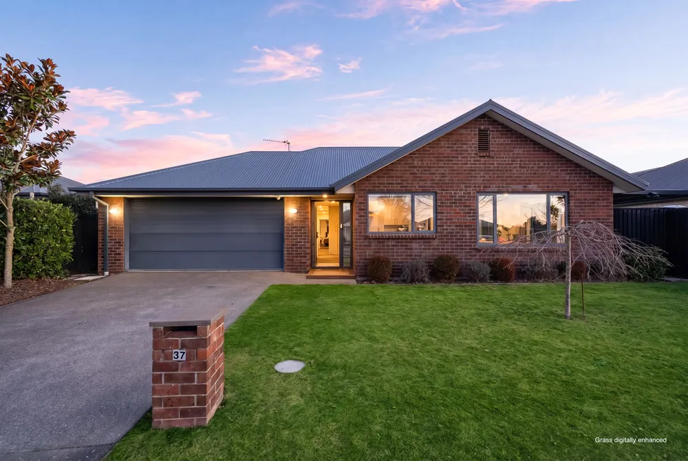 Photos of 37 Parklea Avenue