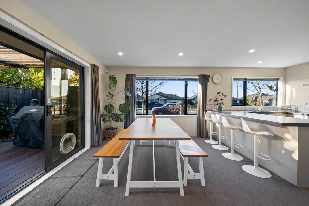 Photos of 37 Parklea Avenue