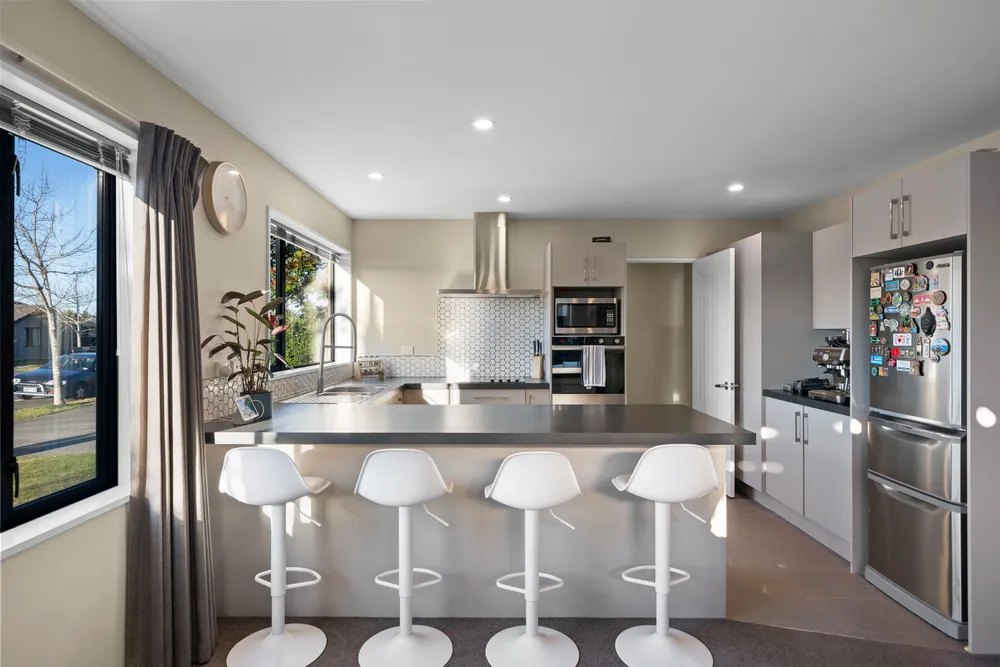 Photos of 37 Parklea Avenue