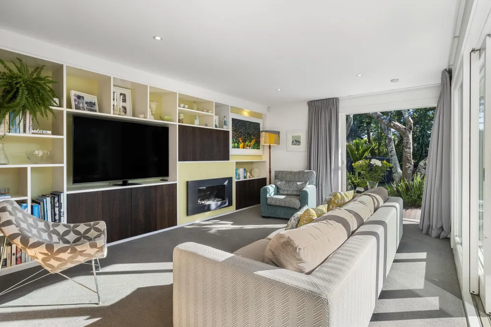 Photos of 2A Tenterden Avenue