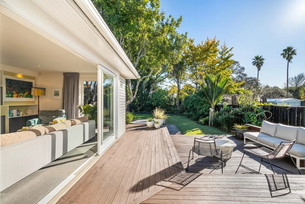 Photos of 2A Tenterden Avenue