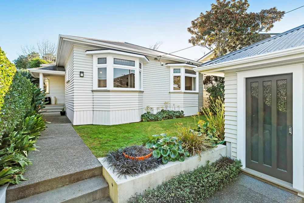 Photos of 2A Tenterden Avenue