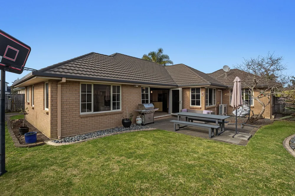 Photos of 10 Sanctuary Avenue