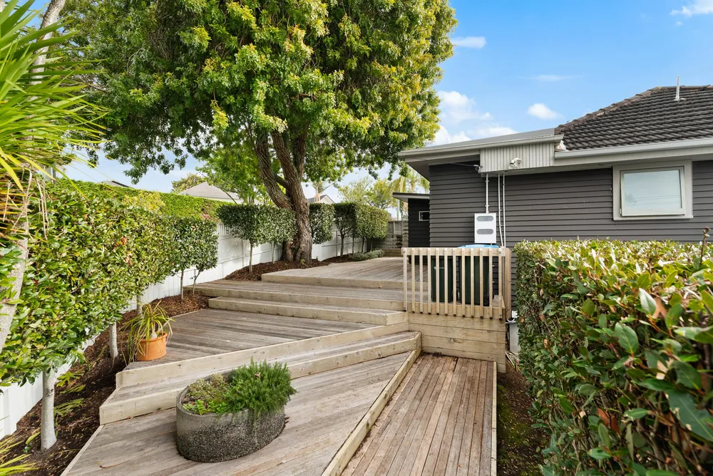 Photos of 24 Robley Crescent