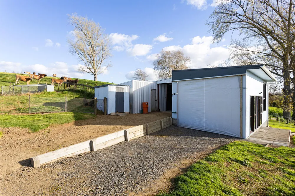 Photos of 1221A Pokuru Road