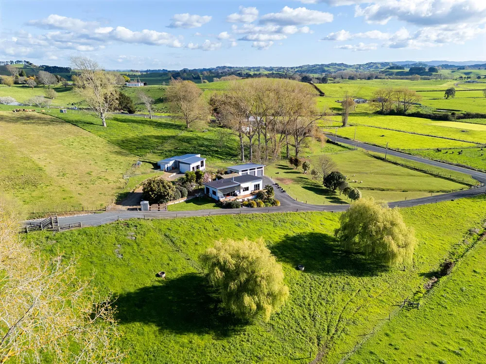 Photos of 1221A Pokuru Road