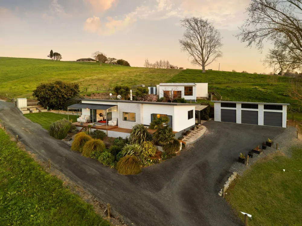 Photos of 1221A Pokuru Road
