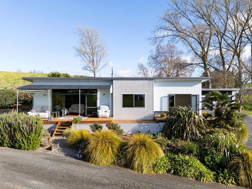 Photos of 1221A Pokuru Road
