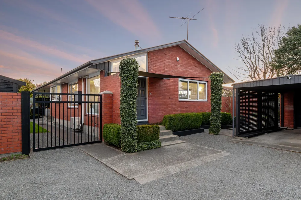 Photos of 70A Toorak Avenue