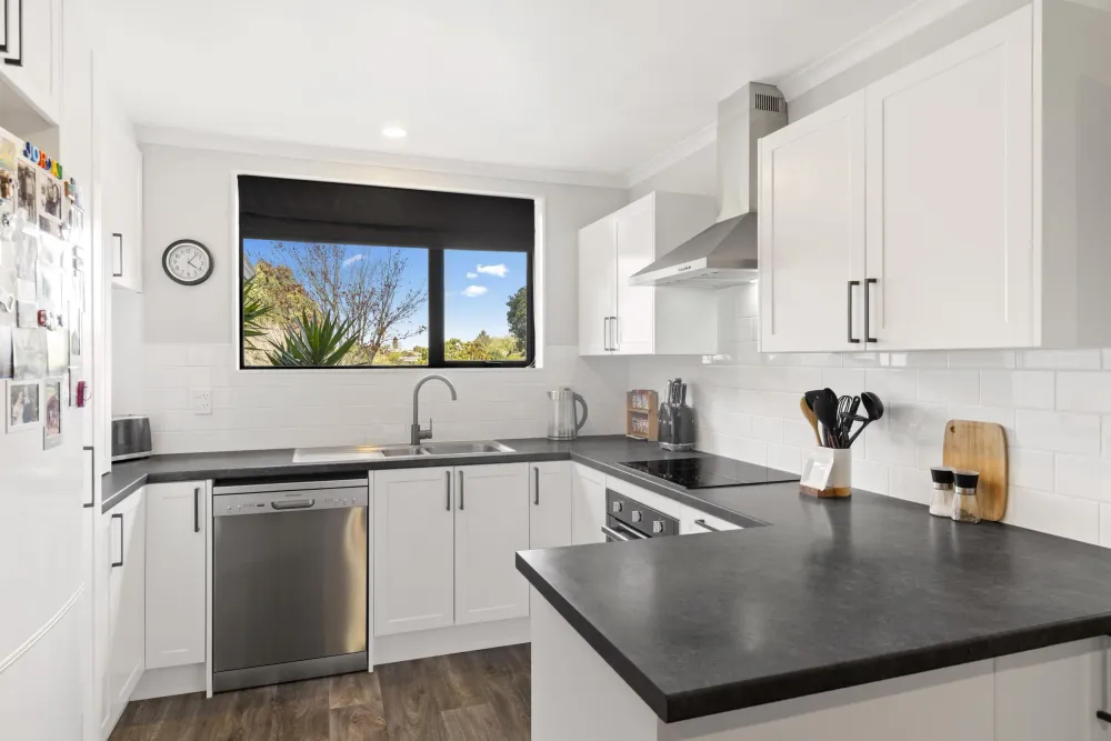 Photos of 20 Les Marston Place