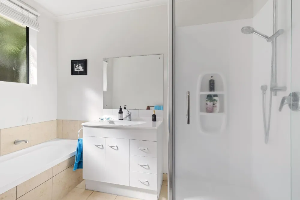 Photos of 20 Les Marston Place