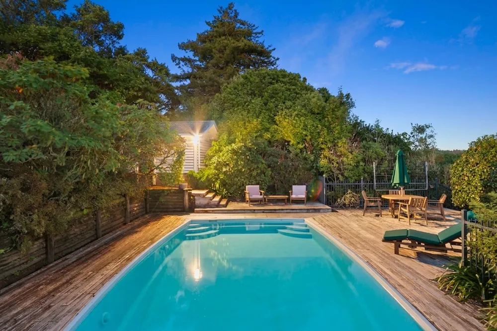 Photos of 438 Pinnacle Hill Road
