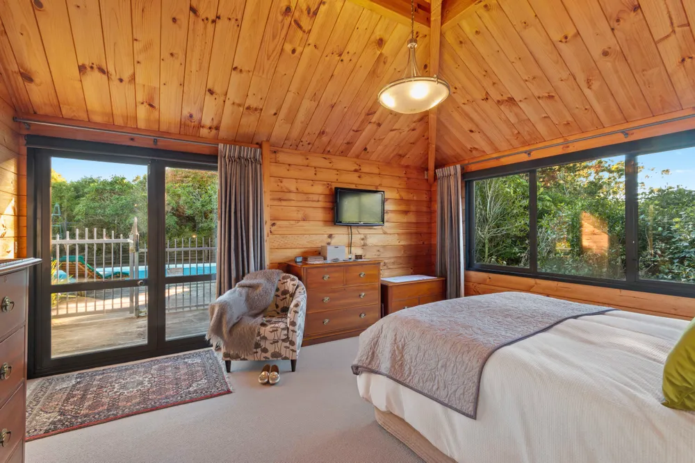 Photos of 438 Pinnacle Hill Road