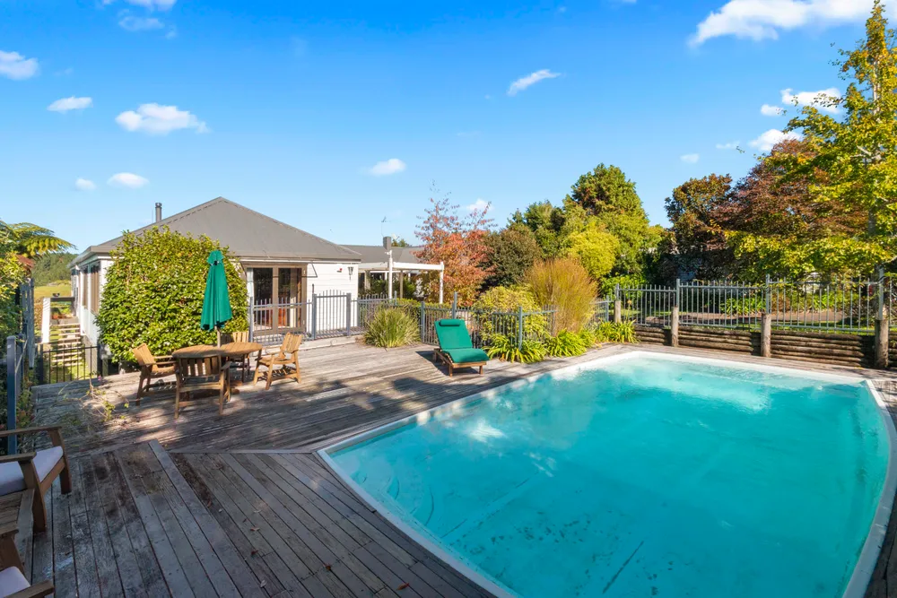 Photos of 438 Pinnacle Hill Road