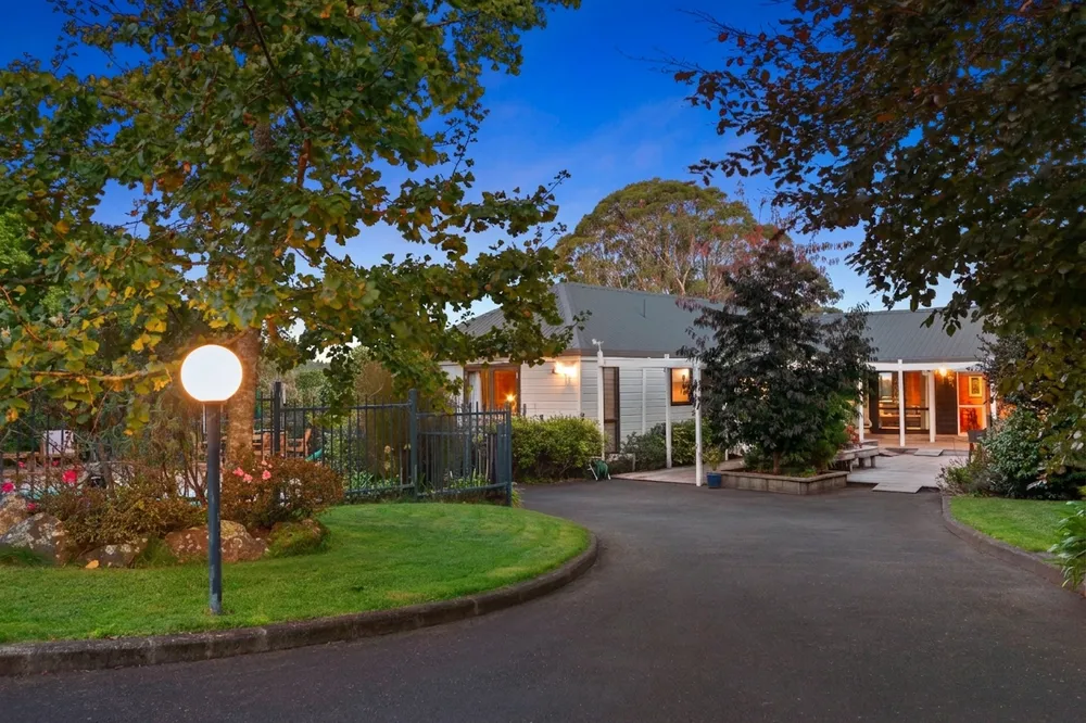Photos of 438 Pinnacle Hill Road