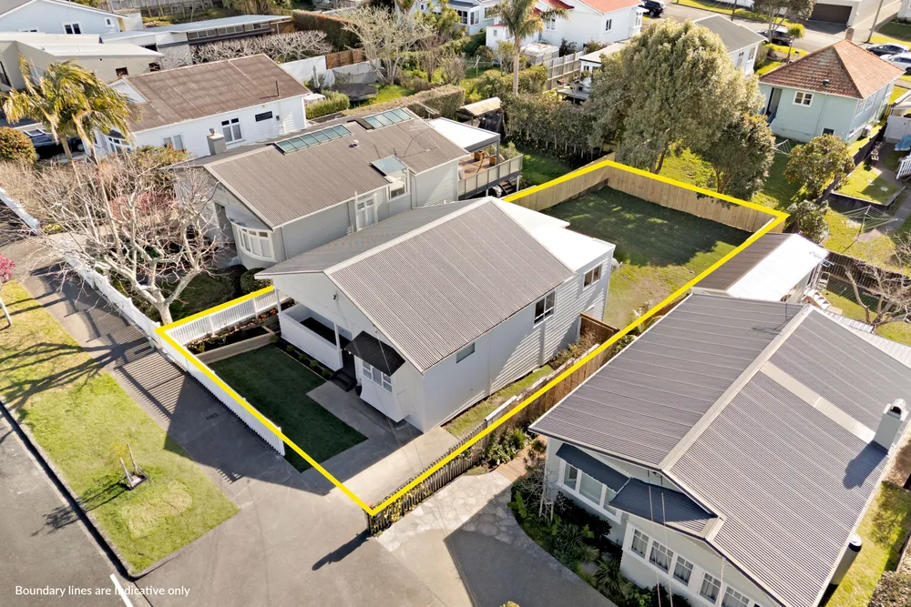 Photos of 42 Warwick Avenue