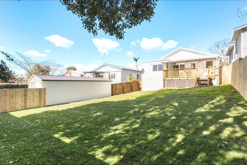 Photos of 42 Warwick Avenue