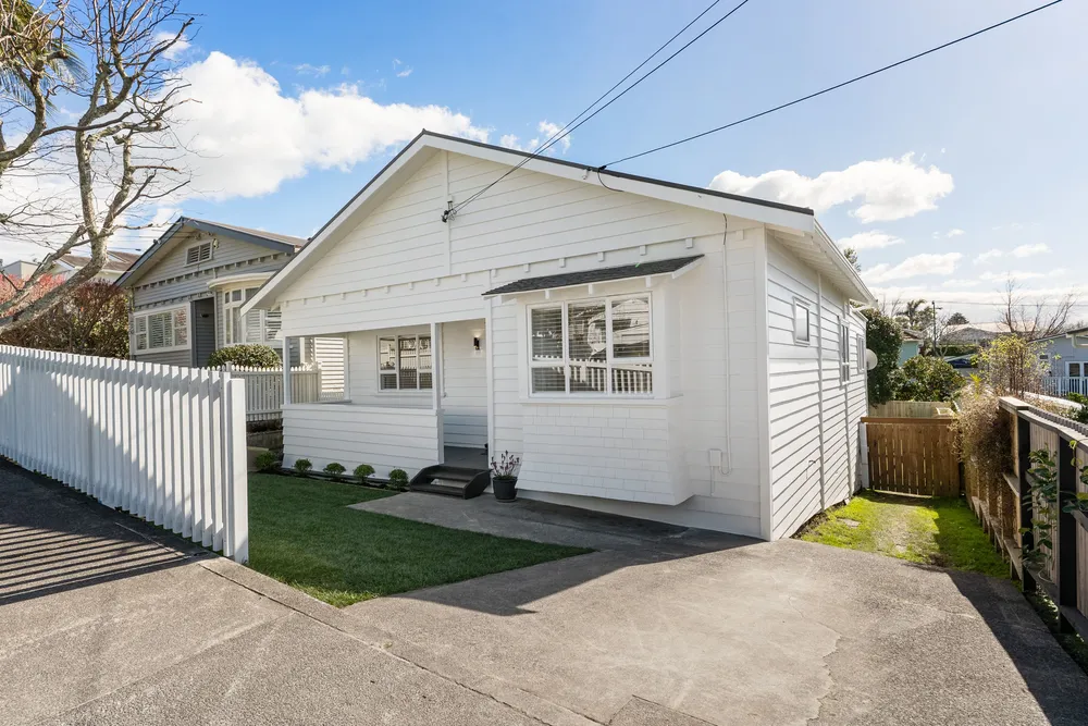 Photos of 42 Warwick Avenue