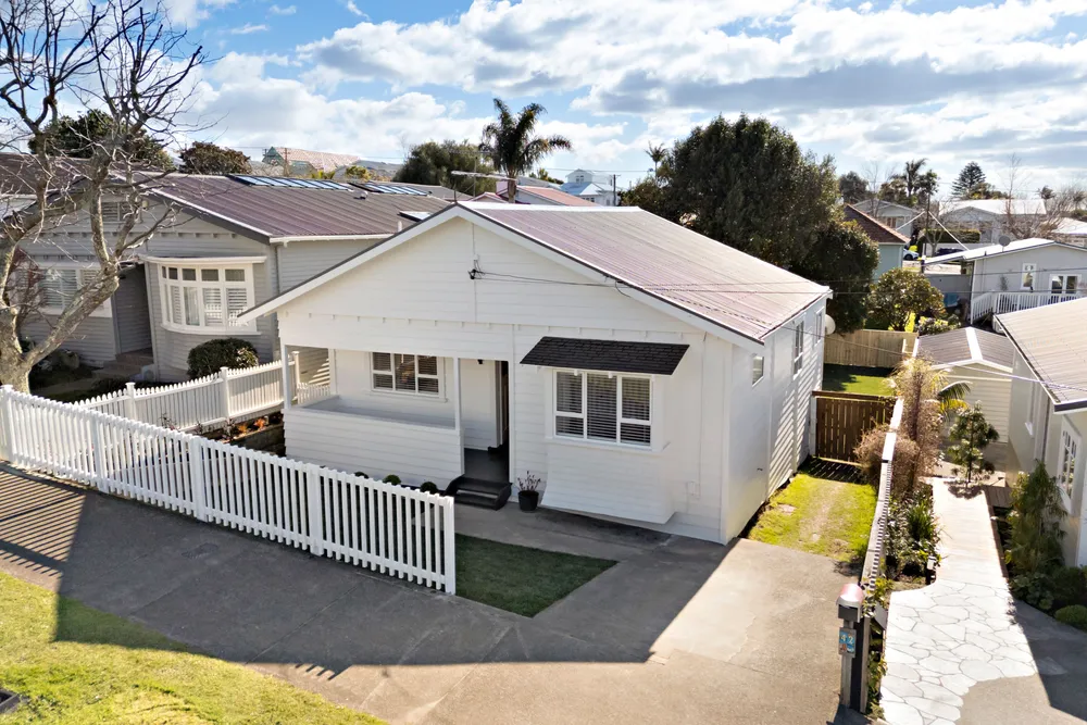 Photos of 42 Warwick Avenue